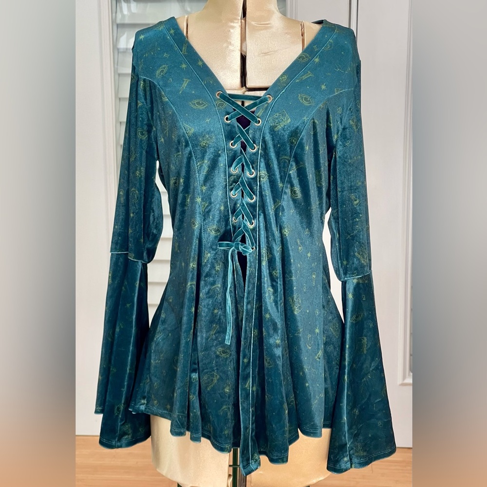Hocus Pocus Her Universe Winifred Sanderson Top